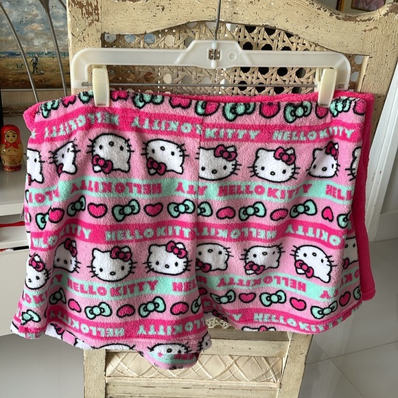 Hello Kitty Valentine's Day 2 Pink/Green/White Plush Loungewear/ Pajama Shorts - Picture 3 of 3